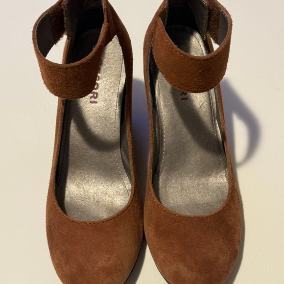 Tesori Suede Wedge 7.5 - Picture 2 of 10